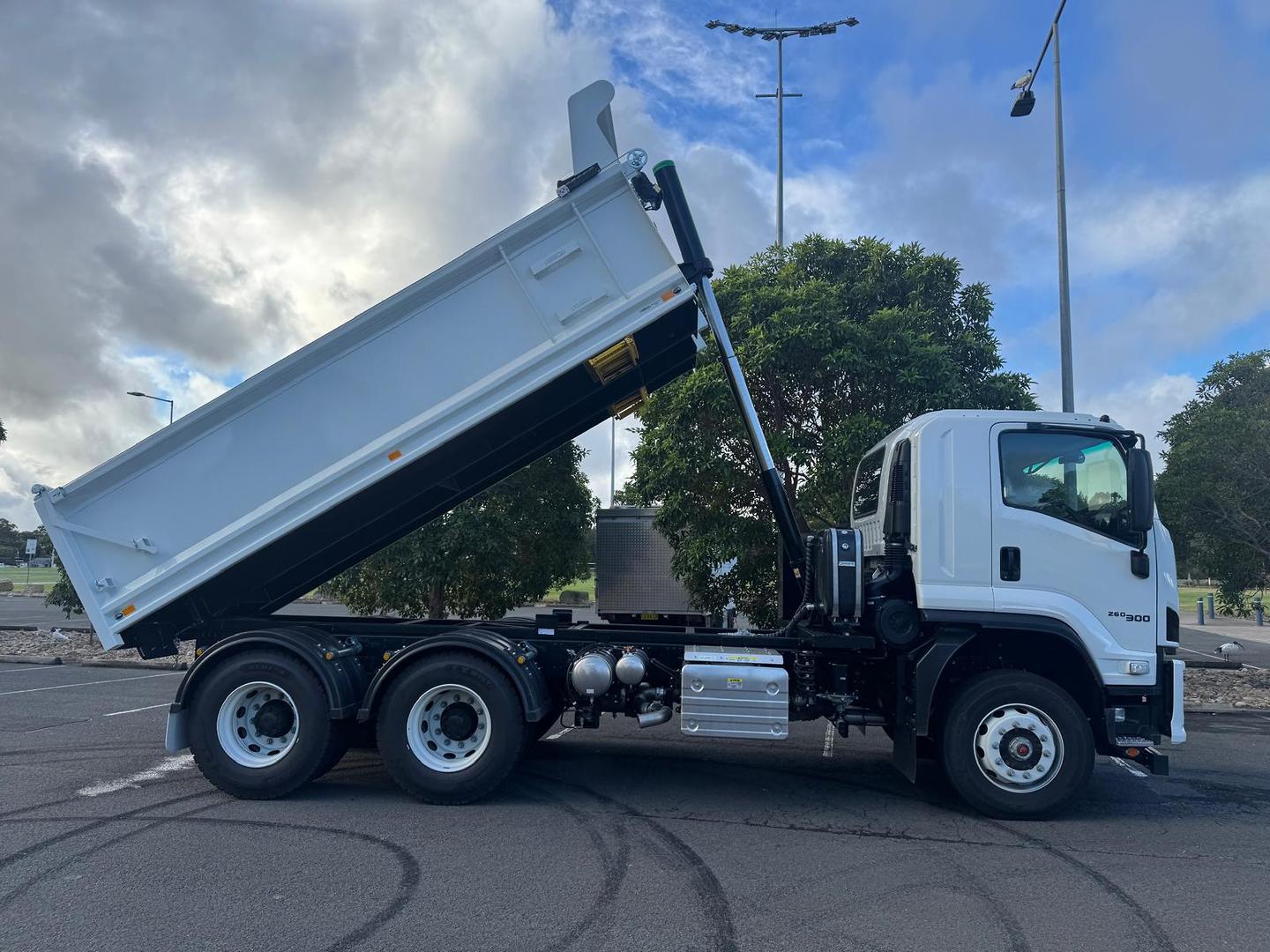 2025 Isuzu F Series FVZ 260-300 AT R46 image 4
