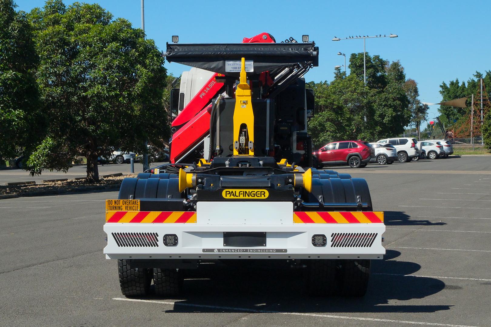2025 Isuzu F Series FYJ 320-355 AT R67 10x4 Palfinger Hook and Crane Combo image 9