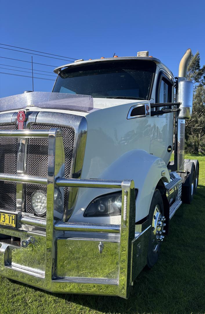 2017 Kenworth T610 Day Cab image 8
