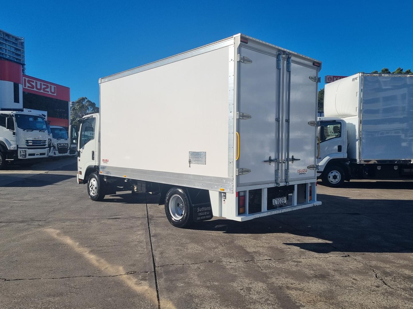 2021 Isuzu N Series NNR 45-150 Vanpack image 8