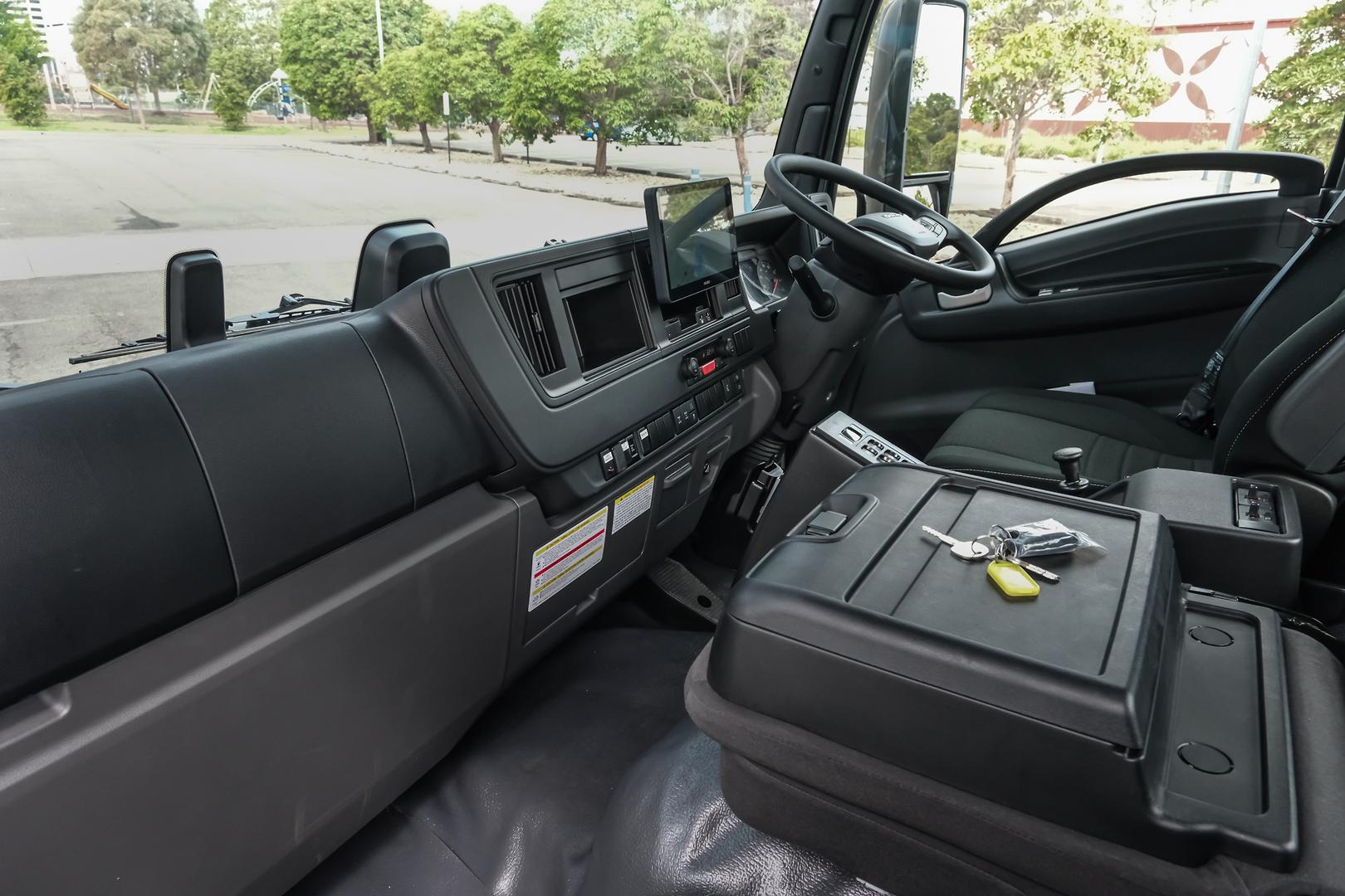 2025 Isuzu F Series FVZ 260-300 AT R46 Skip Bin Lifter image 12
