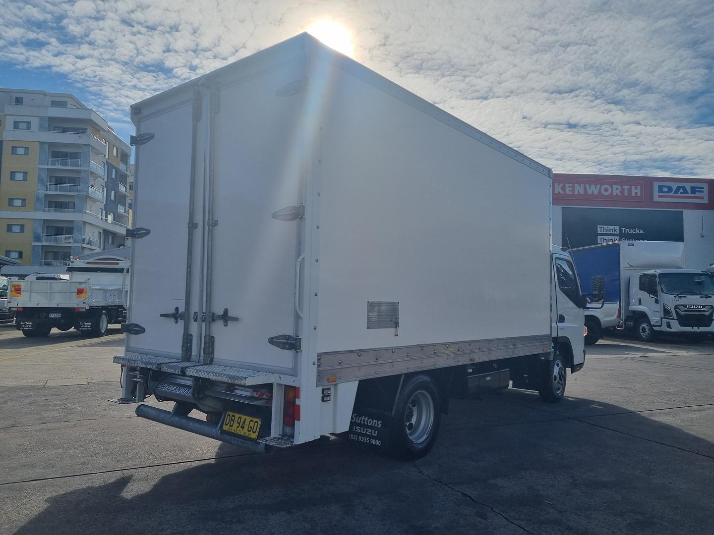 2018 Fuso Canter 515 image 11