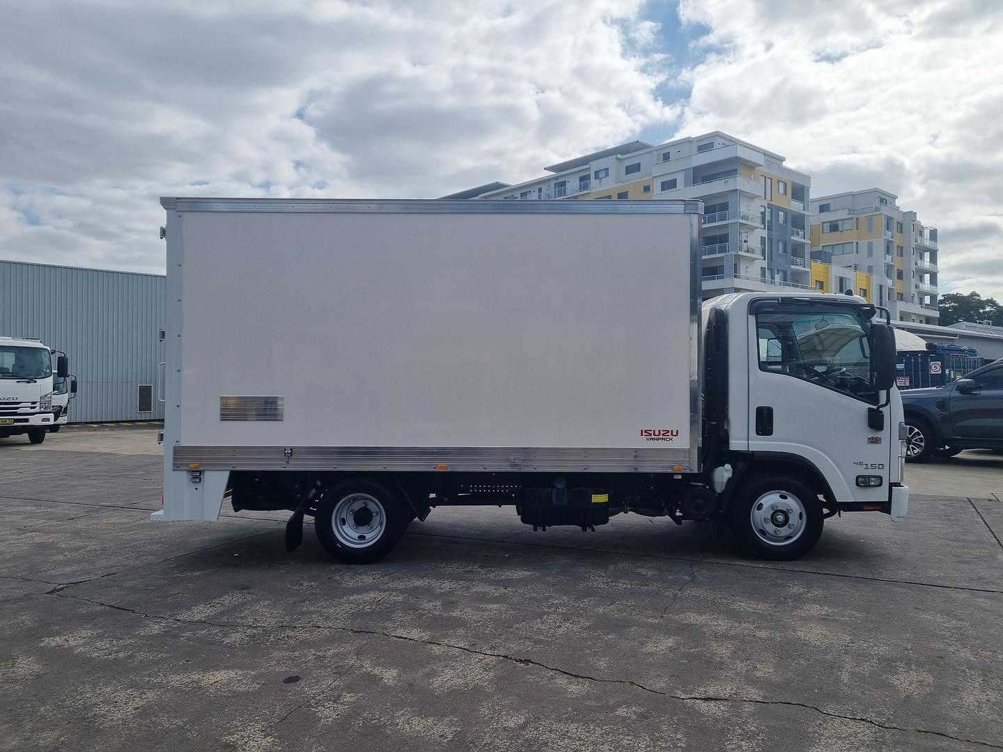2023 Isuzu N Series NNR 45-150 Vanpack image 10