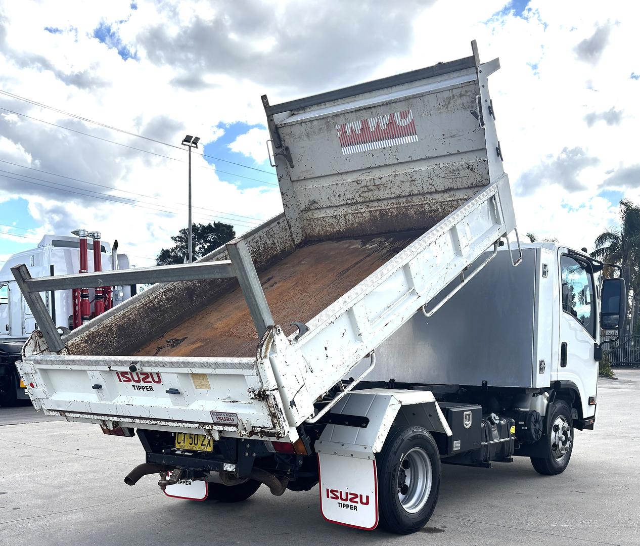 2019 Isuzu N Series NPR 45/55-155 One Owner image 9