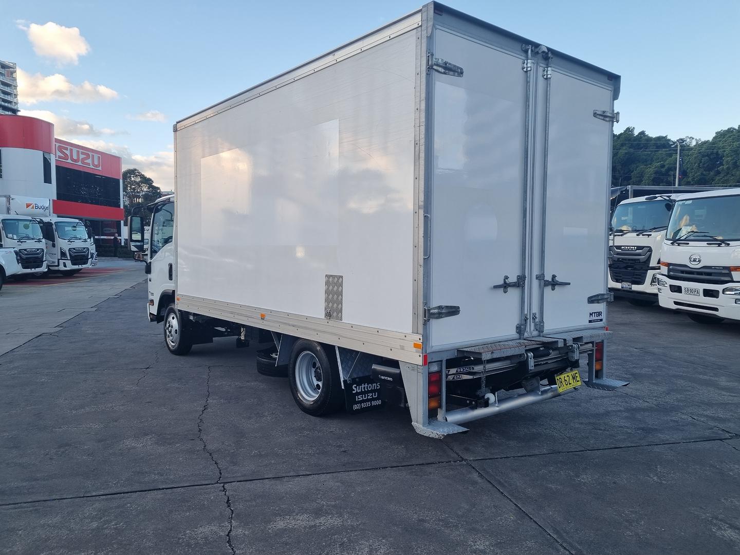 2022 Isuzu N Series NNR 45-150 image 6