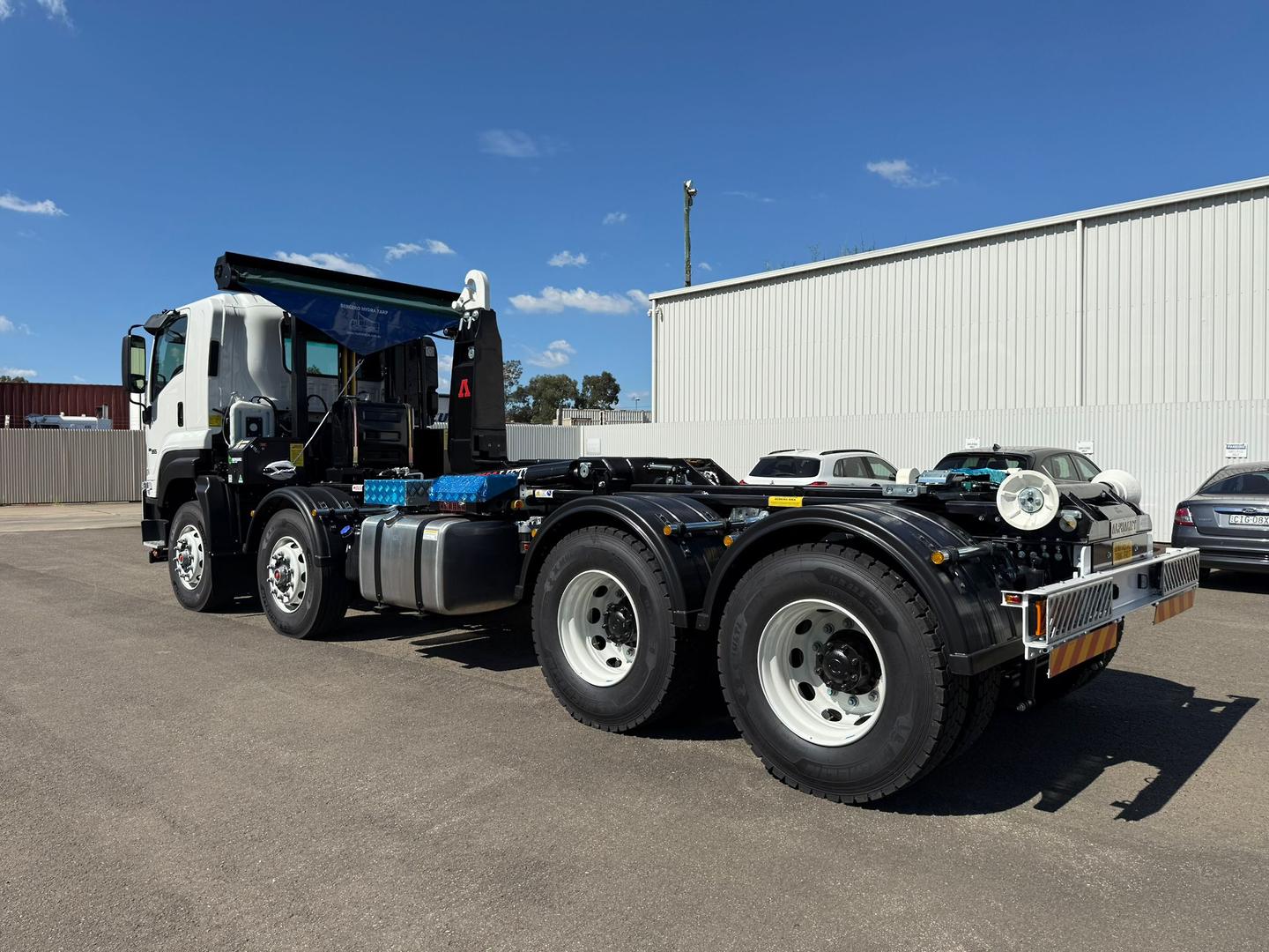 2025 Isuzu F Series FYJ 320-255 AT R60 image 9