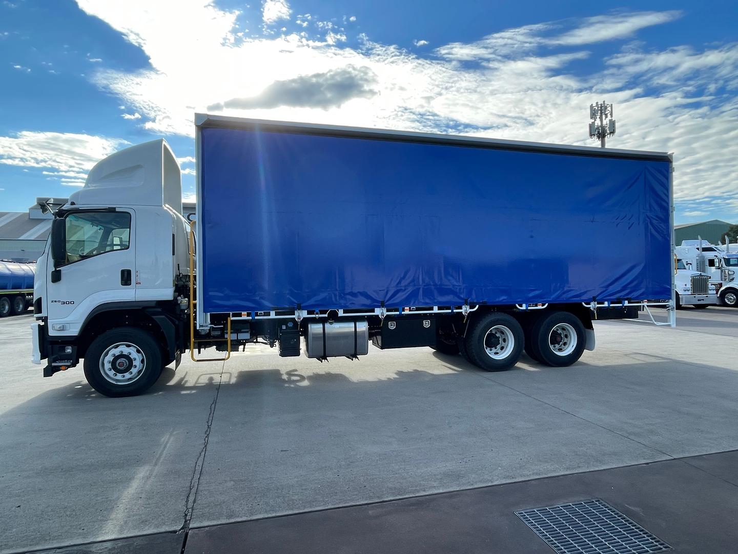 2026 Isuzu F Series FVL 260-300 Freightpack 14 Pallet Curtainsider image 4