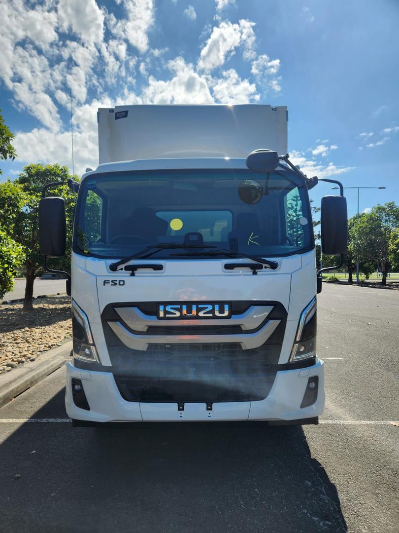 2025 Isuzu F Series FSD 140/120-240 AM R56 NEW AGE 12 Pallet Taughtliner image 5