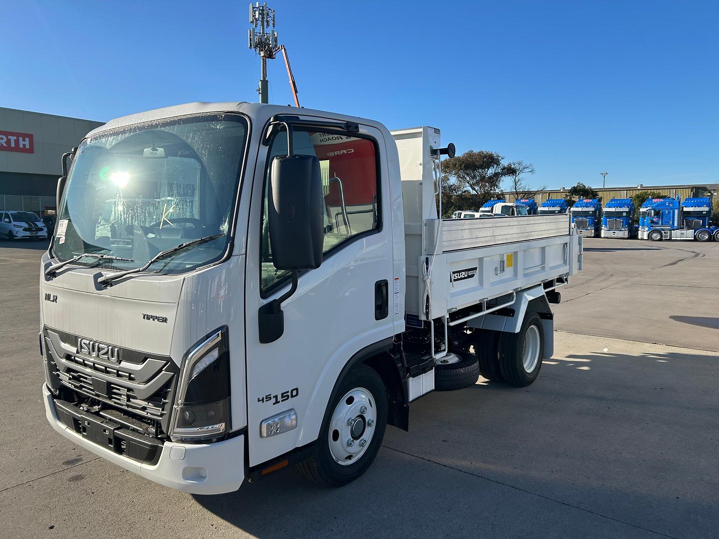 2026 Isuzu N Series NLR 45-150 DT D25 Tipper Tipper image 4