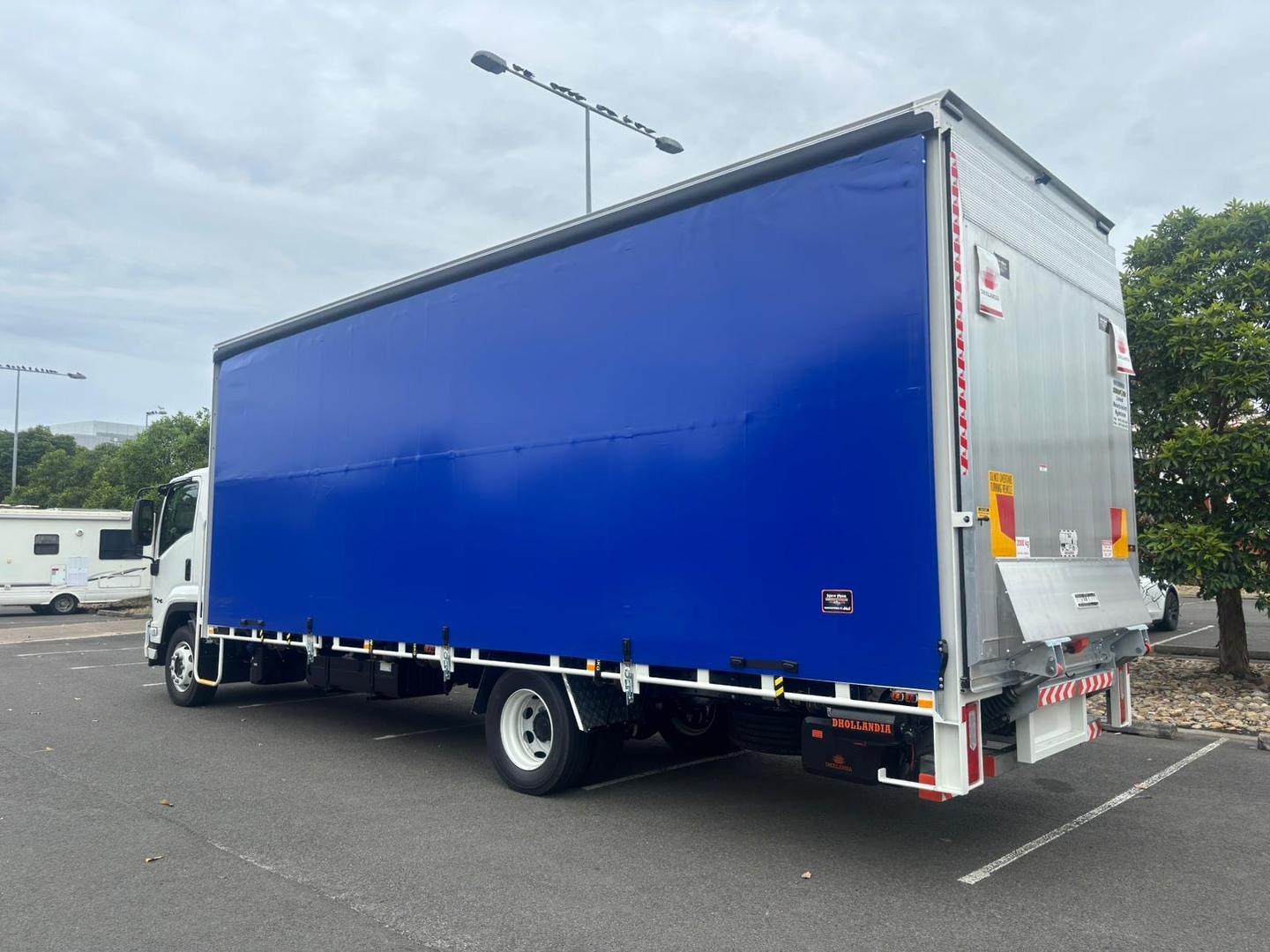 2025 Isuzu F Series FSR 140/120-240 AM R56 NEW AGE 12 Pallet Taughtliner and Tailgate image 4