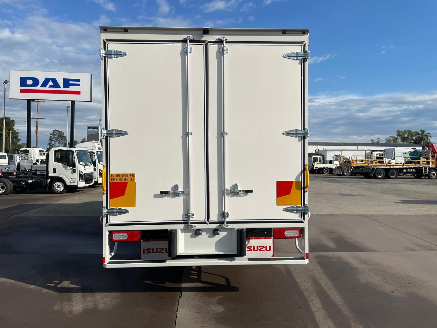 2025 Isuzu NQR 88/80-190 AM D42 Limited Edition 8 Pallet Freightpack Limited Edition 8 Pallet Freightpack image 6