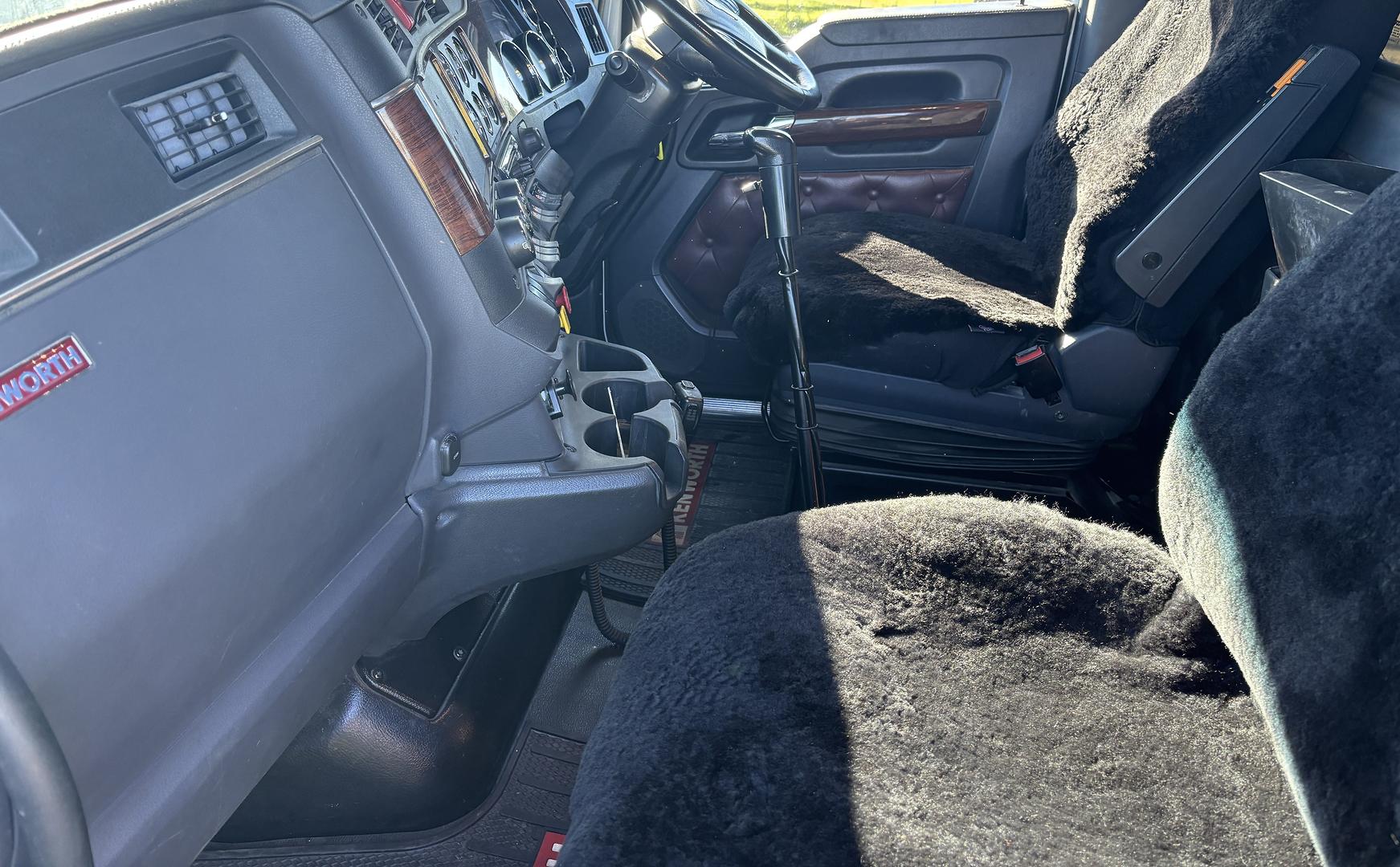 2017 Kenworth T610 Day Cab image 5