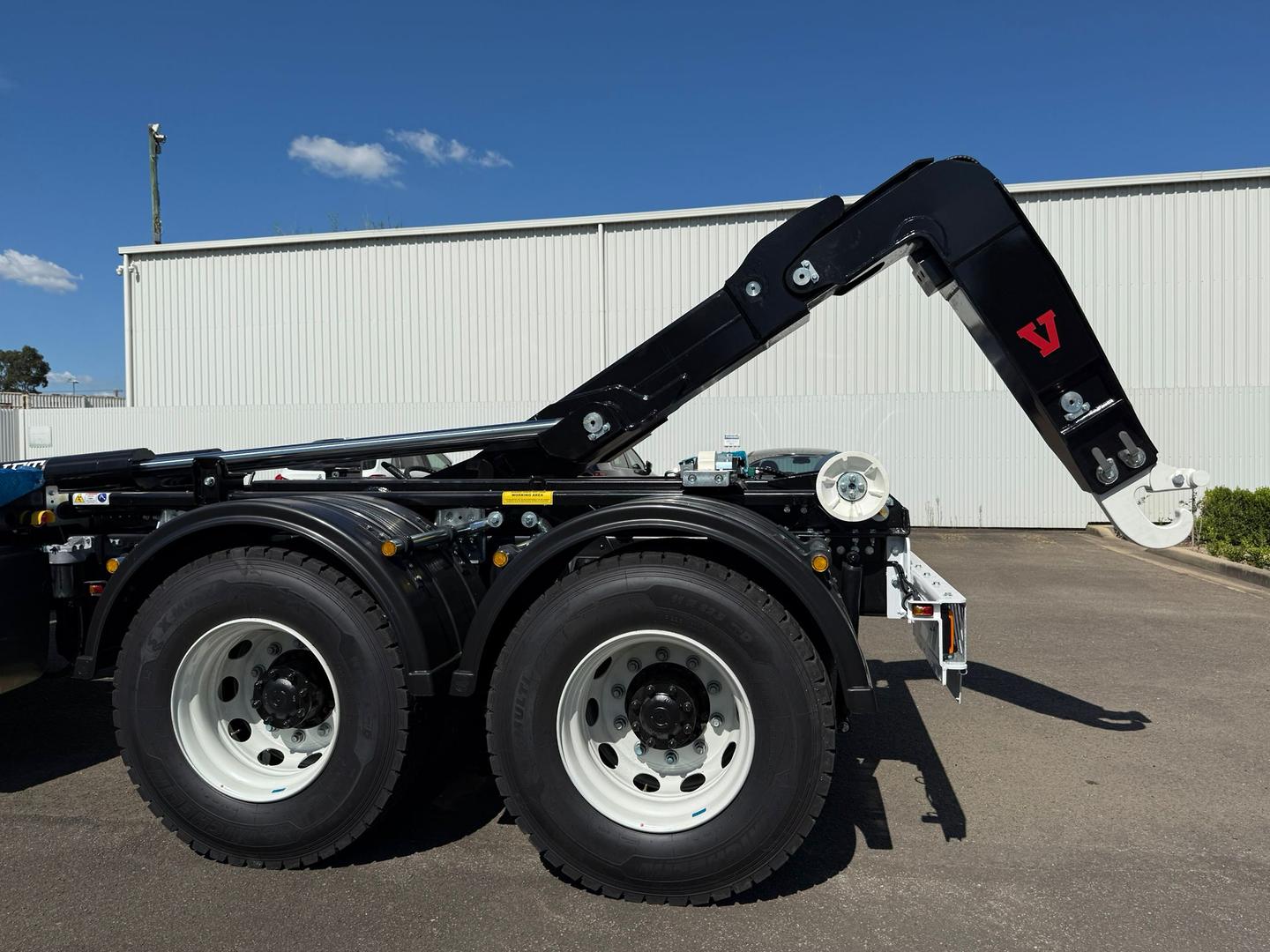 2025 Isuzu F Series FYJ 320-255 AT R60 image 14