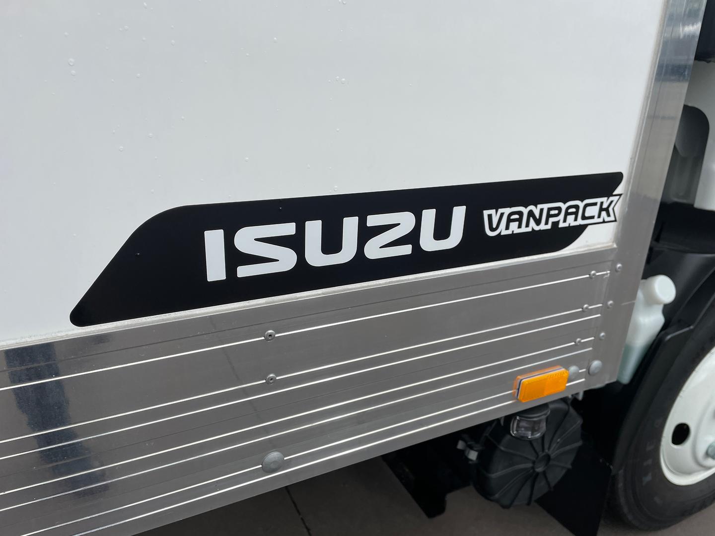 2026 Isuzu N Series NNR 45-150 DT D34 Vanpack Vanpack image 9