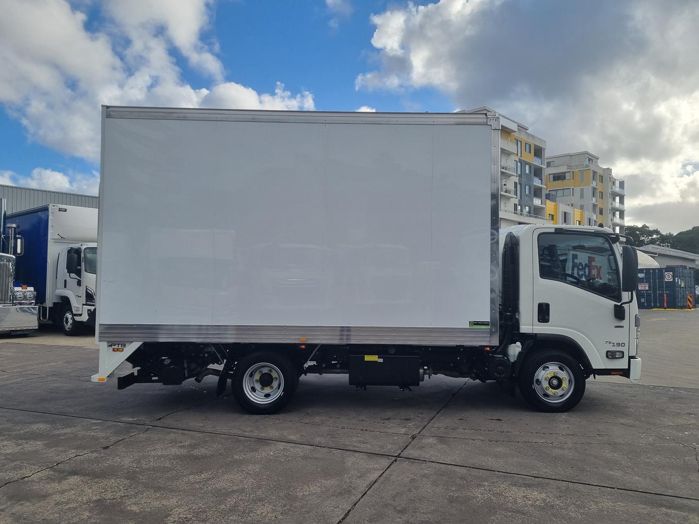 2022 Isuzu N Series NPR 75-190 image 11