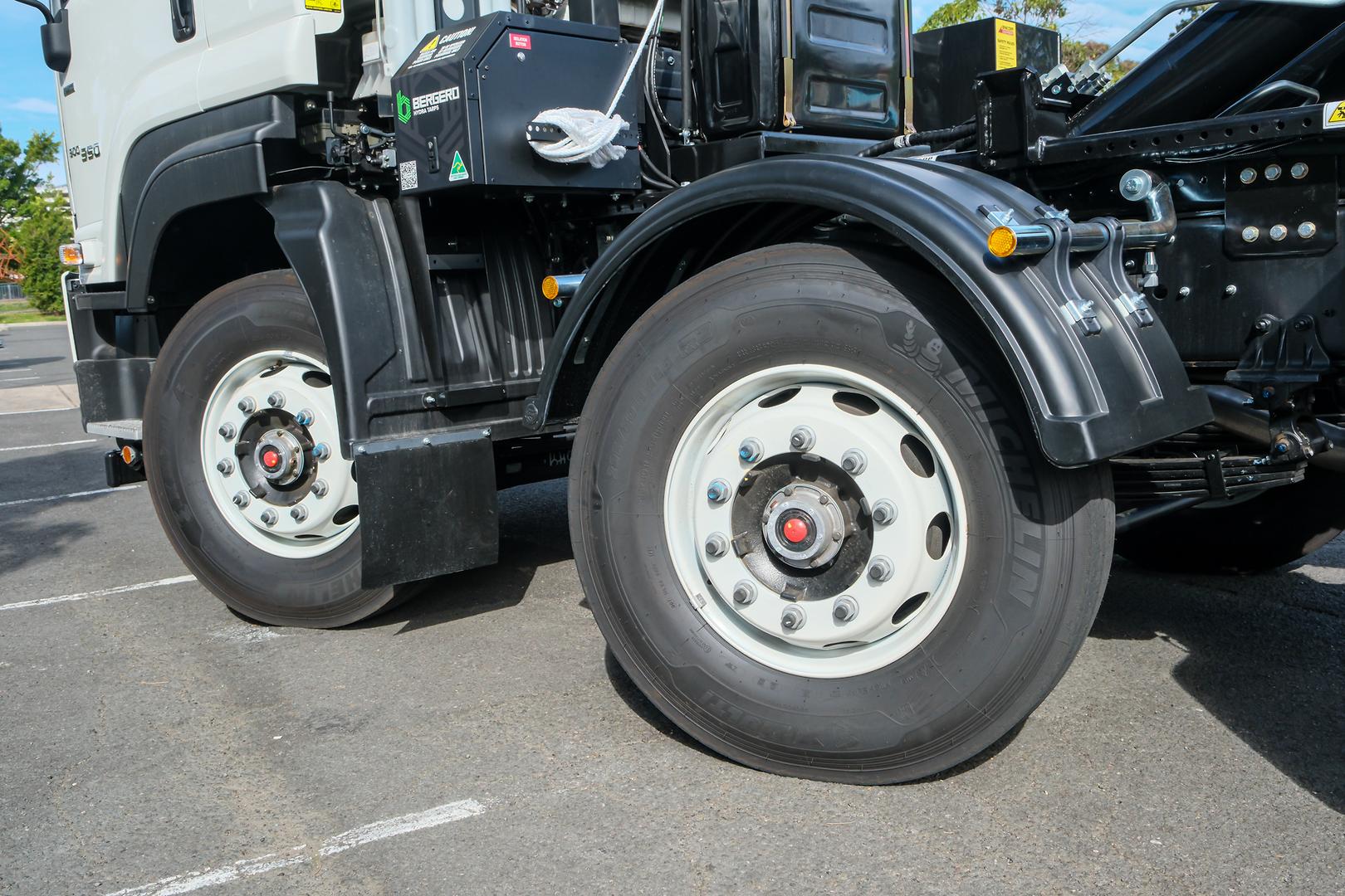 2025 Isuzu FYH Alpha Hooklifter image 11