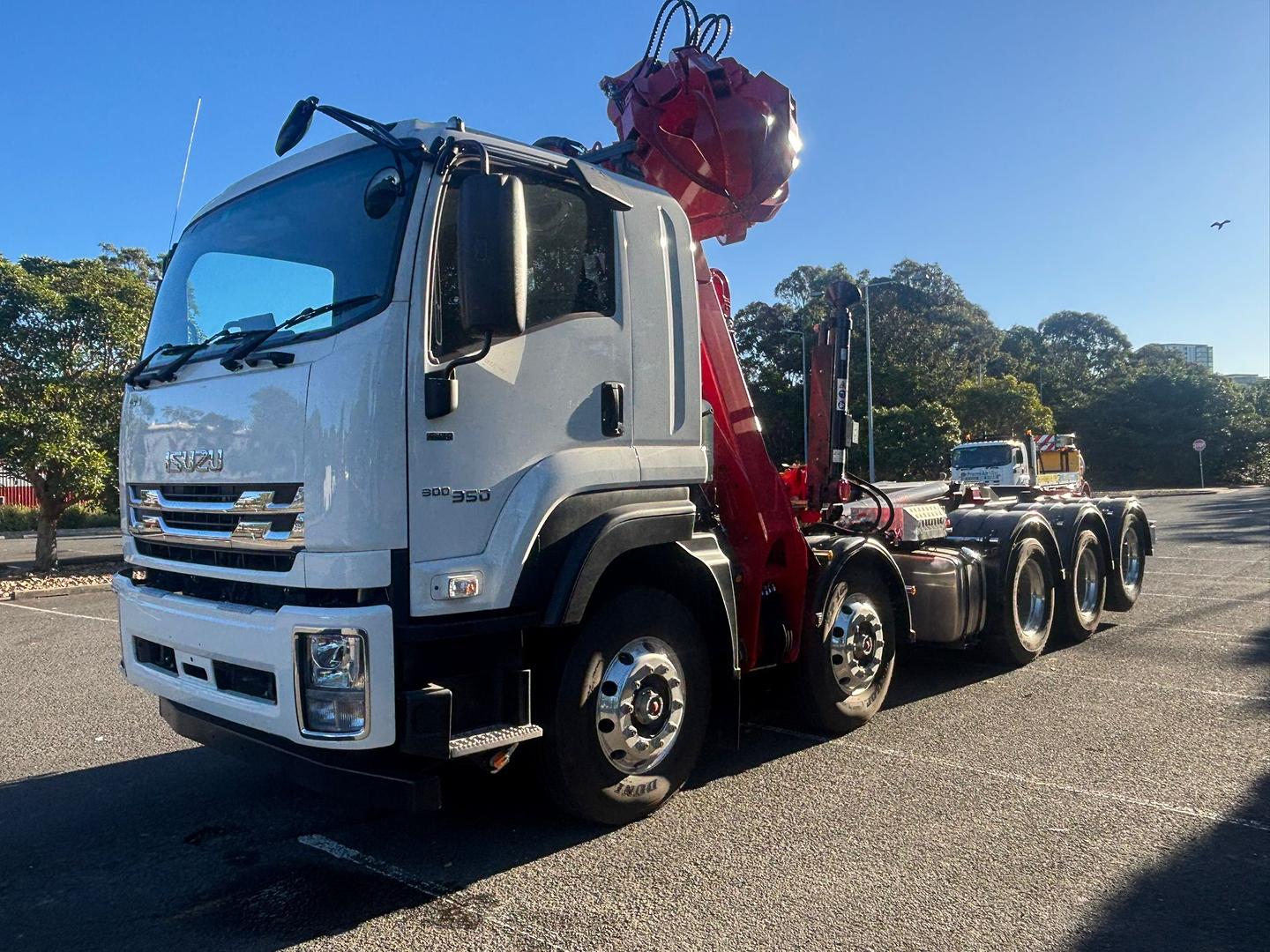 2025 Isuzu F Series FYJ300-350 image 4