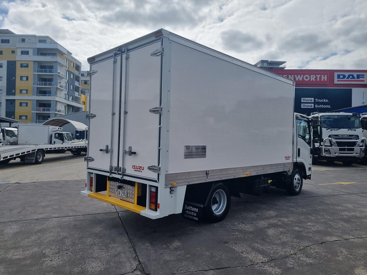 2023 Isuzu N Series NNR 45-150 Vanpack image 9