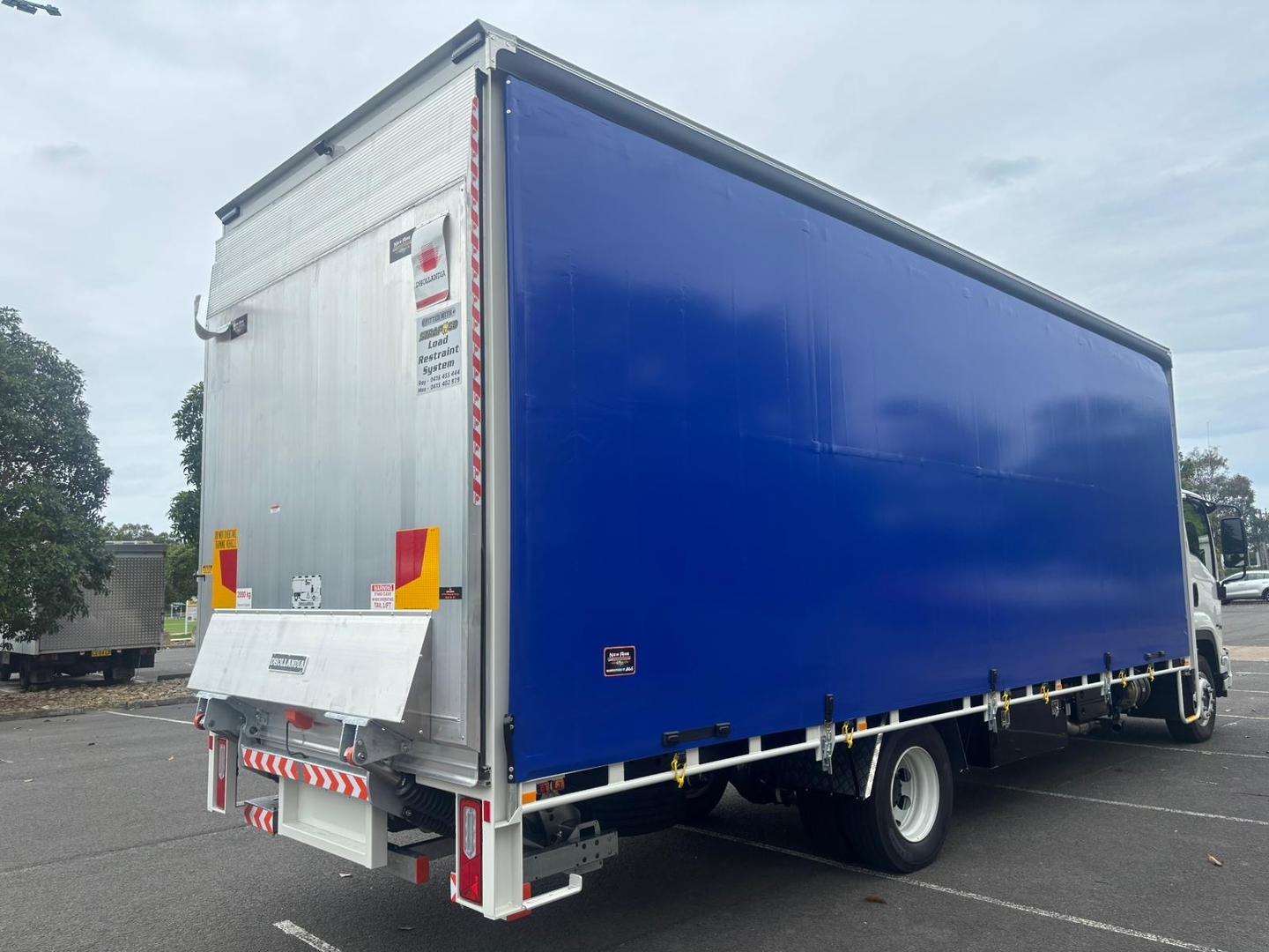 2025 Isuzu F Series FSR 140/120-240 AM R56 NEW AGE 12 Pallet Taughtliner and Tailgate image 6