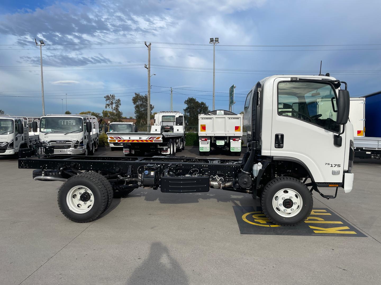 2026 Isuzu N Series NPS 75-175 MT D34 image 9