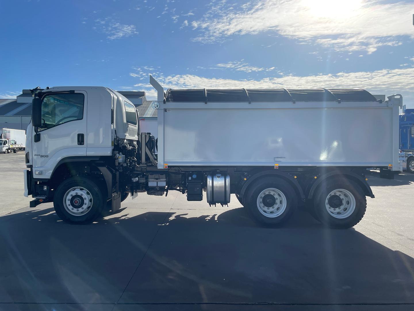 2025 Isuzu F Series FVZ 260-300 AT R46 Custom Tipper image 4