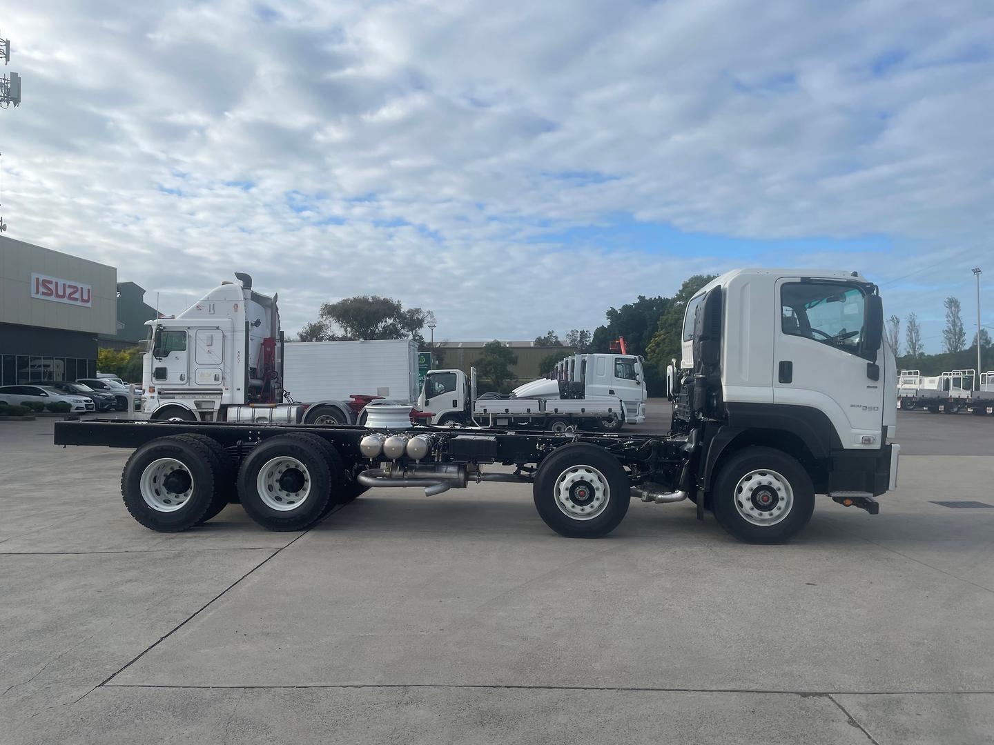 2024 Isuzu F Series FYH300-350 image 8