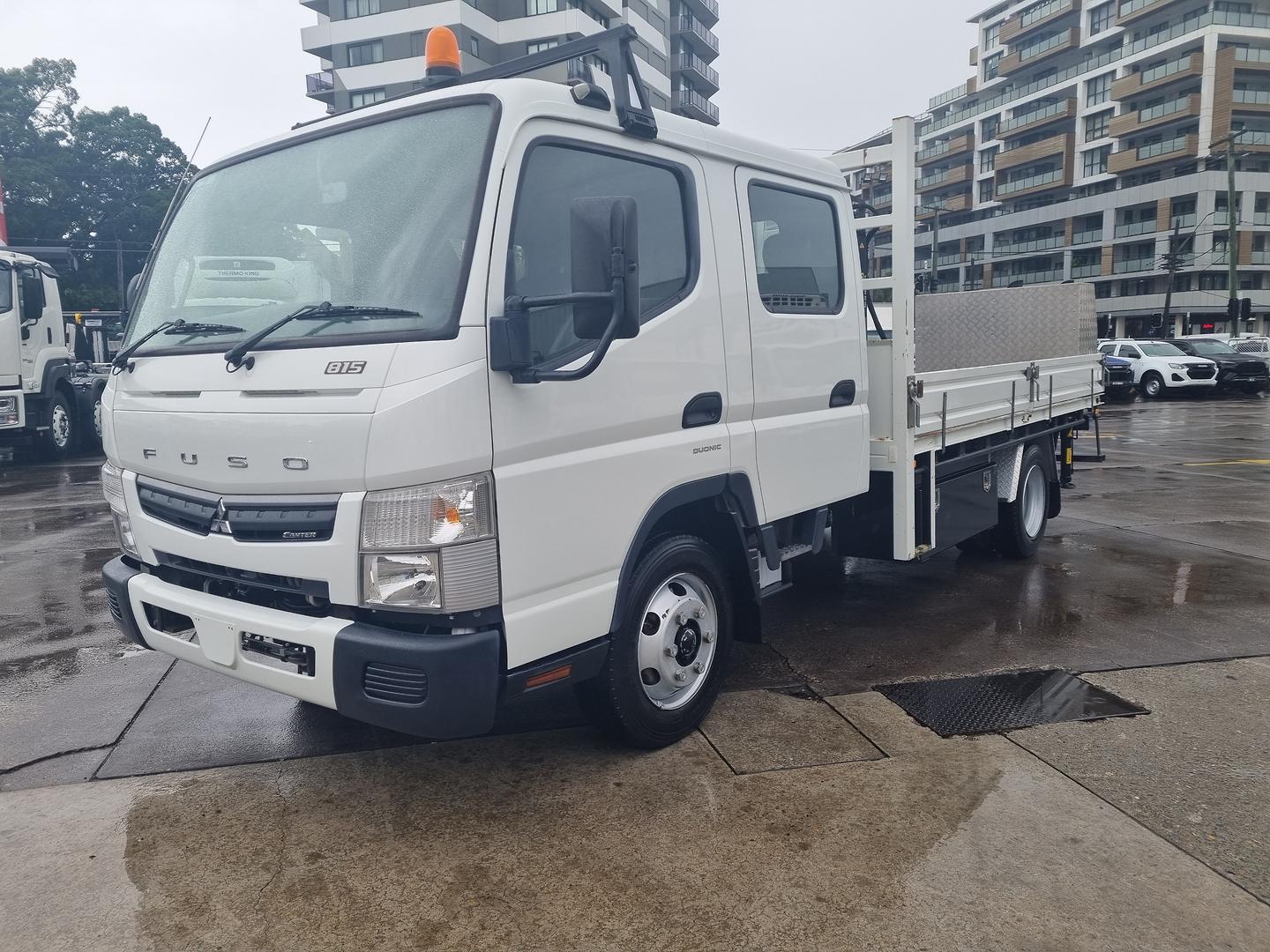 2019 Fuso Canter 815 Rear body mounted crane image 5