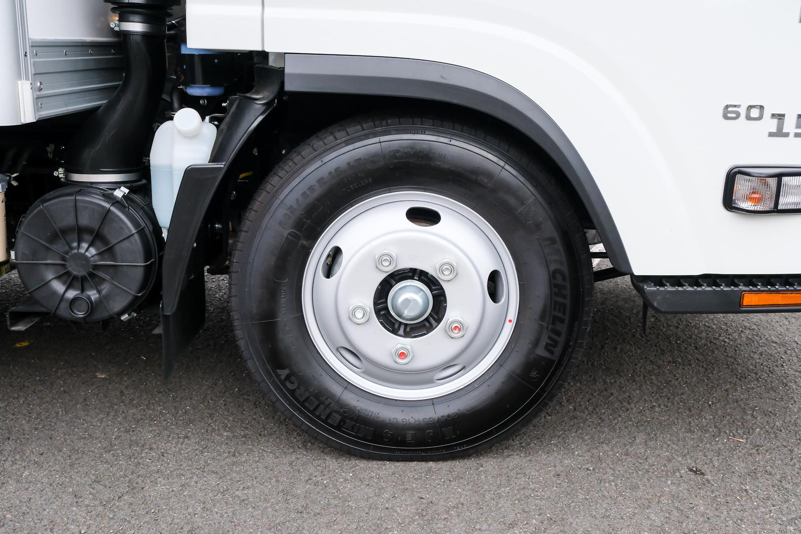 2025 Isuzu N Series NMR 60/45-150 RTB Fridge Truck image 9