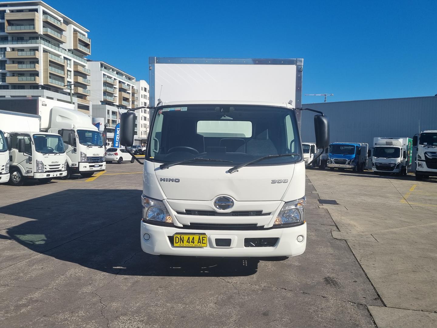 2025 Hino 300 Series 616 image 2