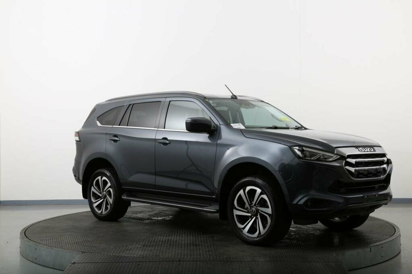 2022 Isuzu MU-X LS-T (4x4)
