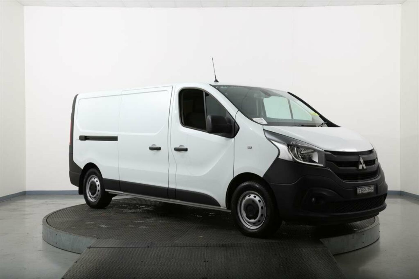 2020 Mitsubishi Express GLX LWB