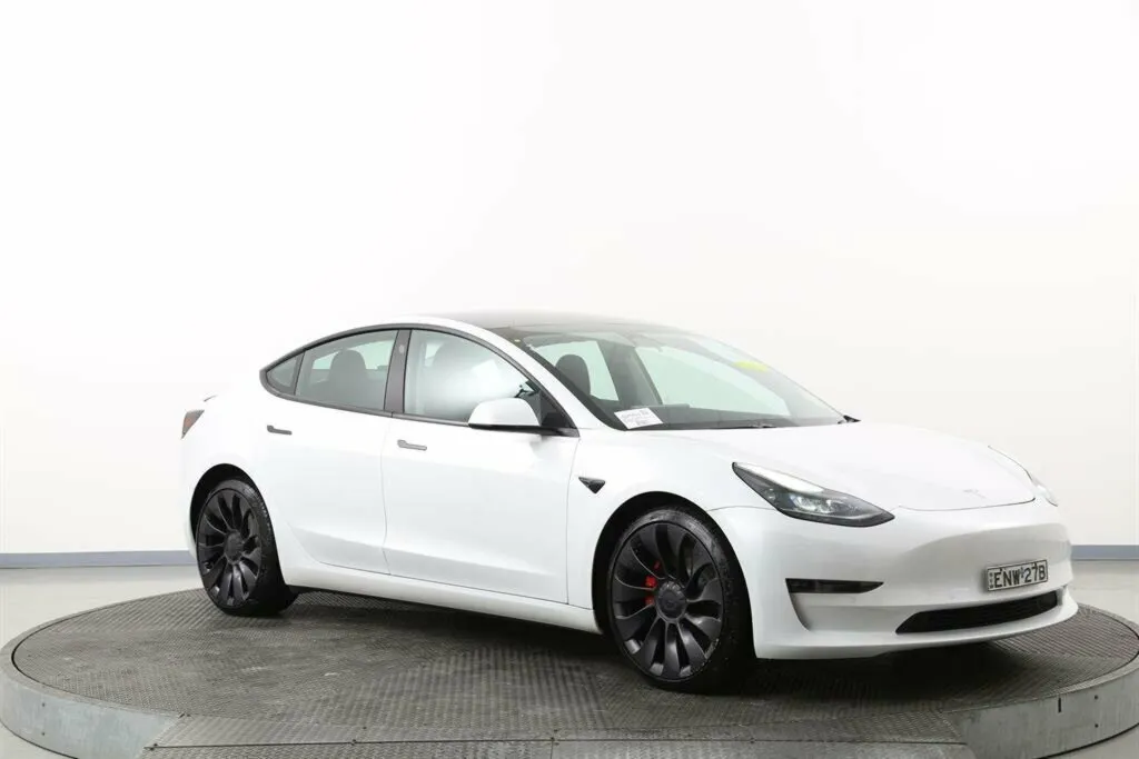  Tesla Model 3 Performance