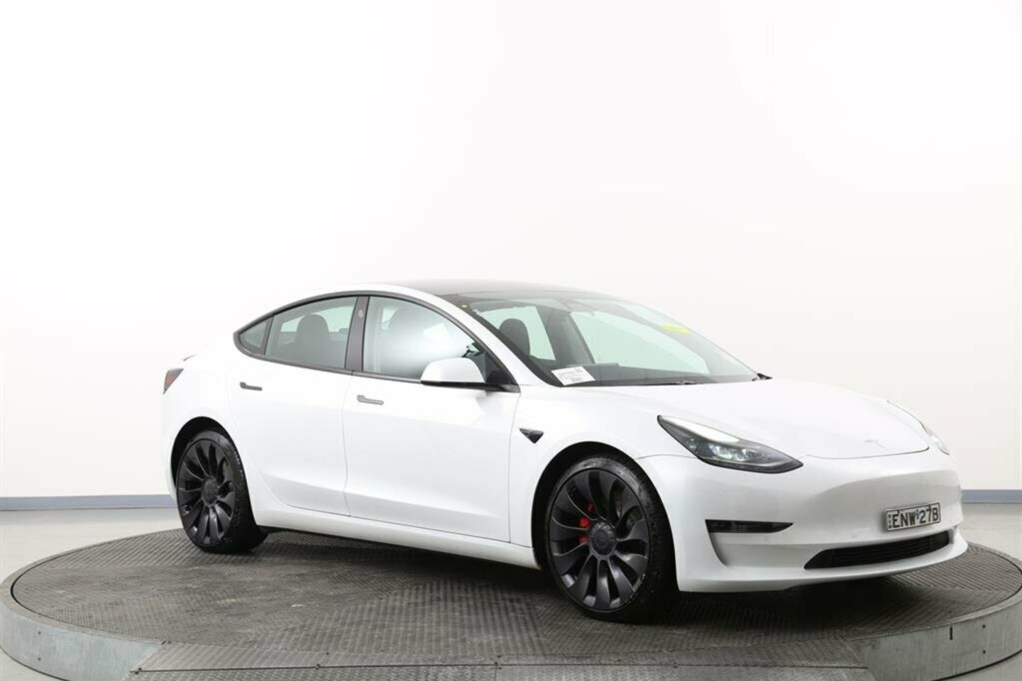  Tesla Model 3 Performance