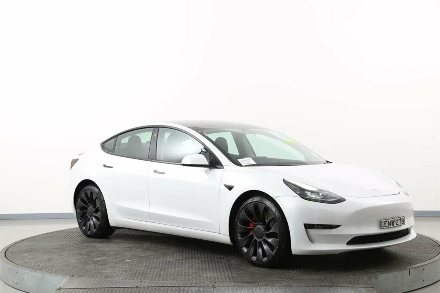  Tesla Model 3 Performance