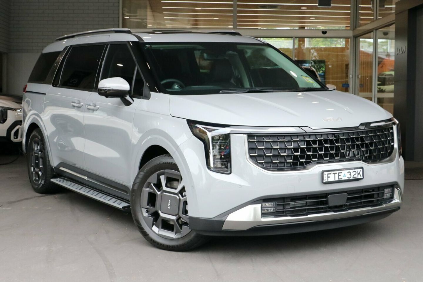 2025 Kia Carnival GT-Line HEV