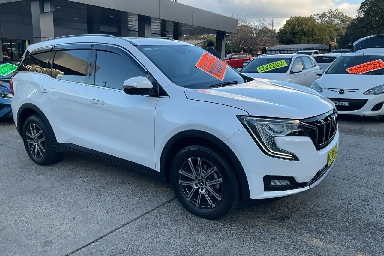 2023 Mahindra XUV700 AX7L