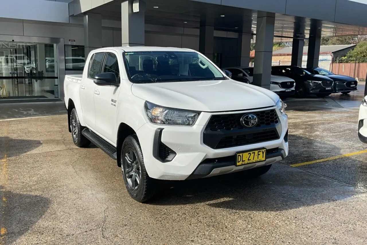 2024 Toyota Hilux SR Double Cab