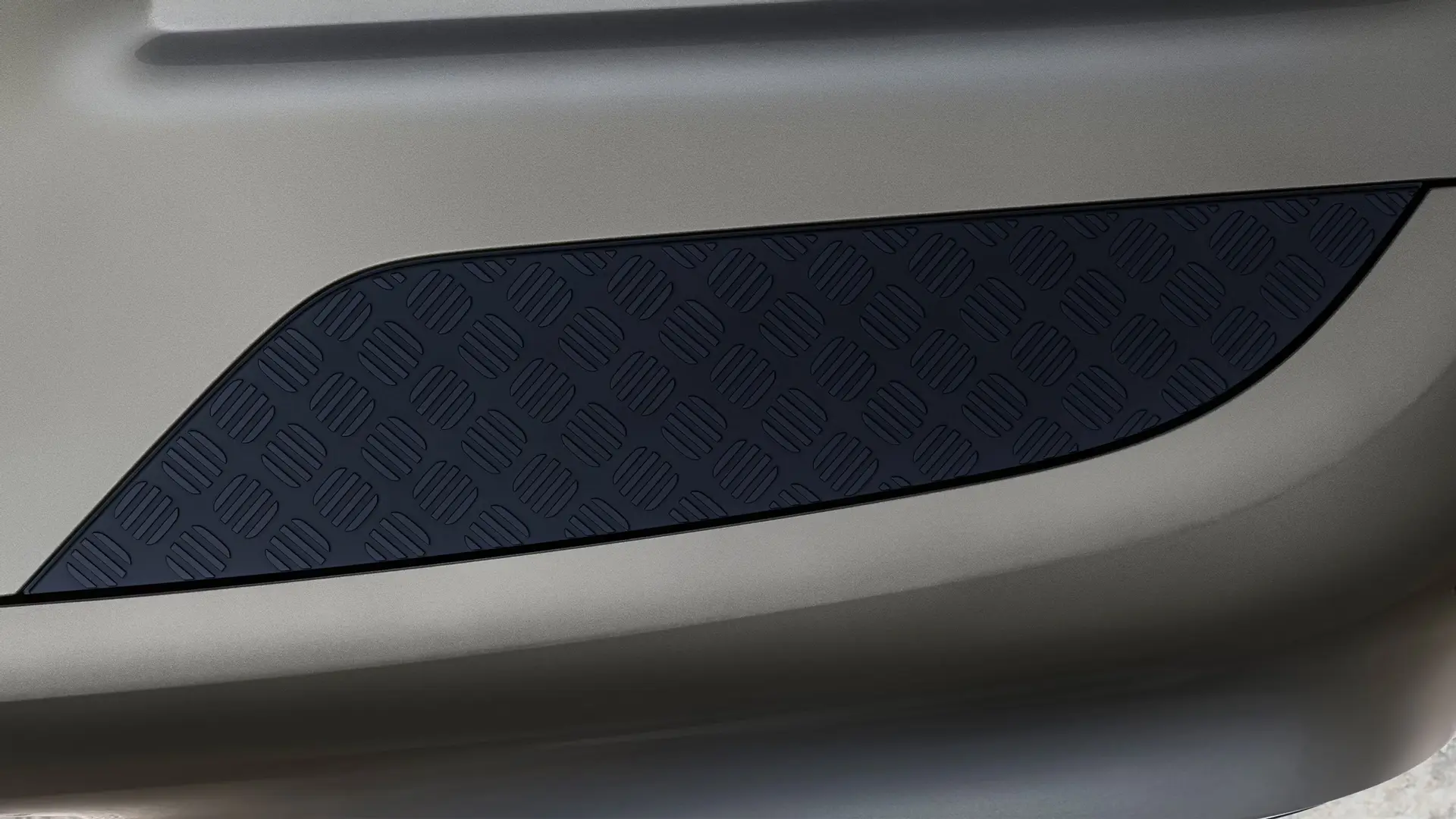 Defender 100 detail