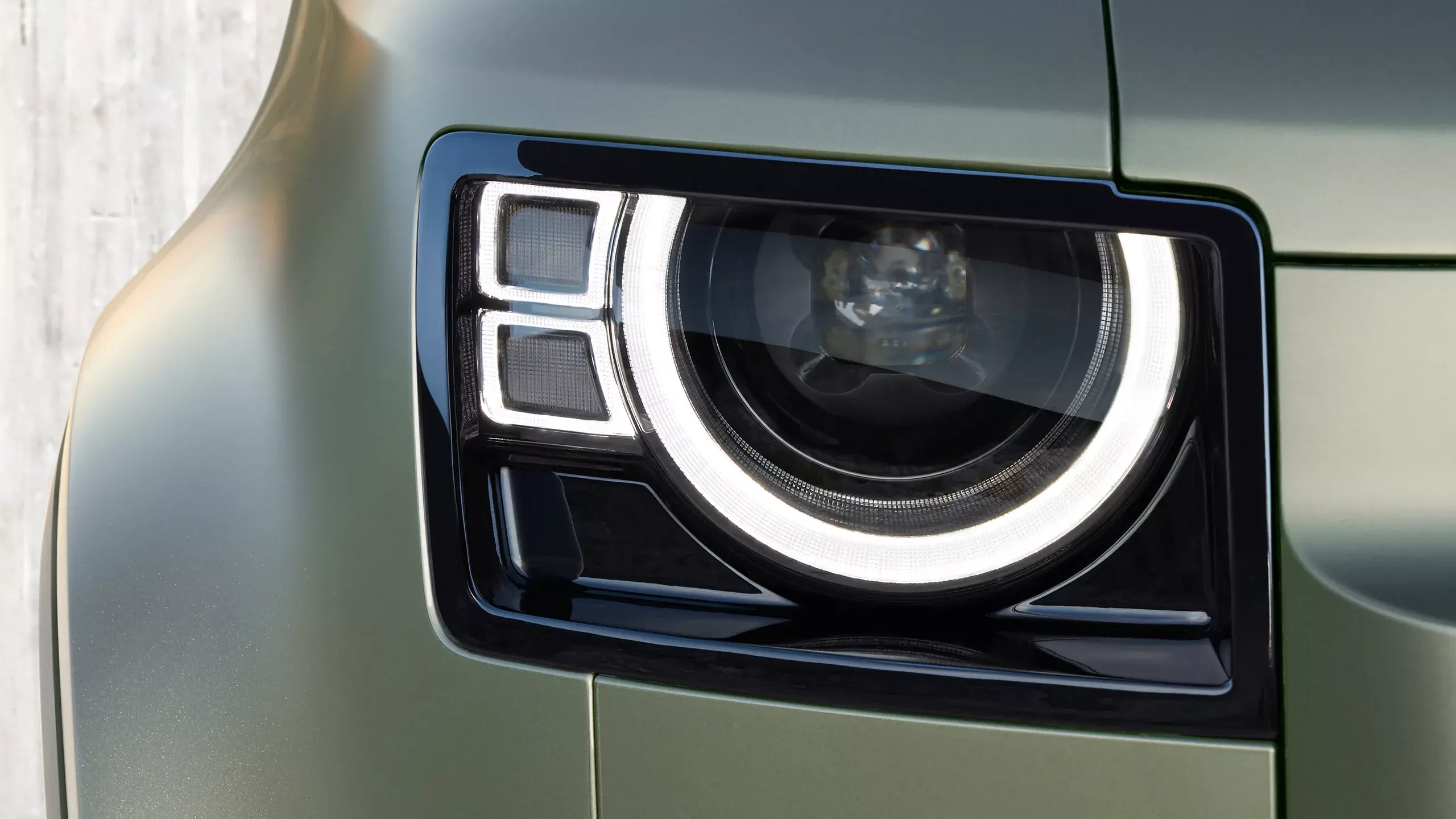 Defender 90 headlight detail