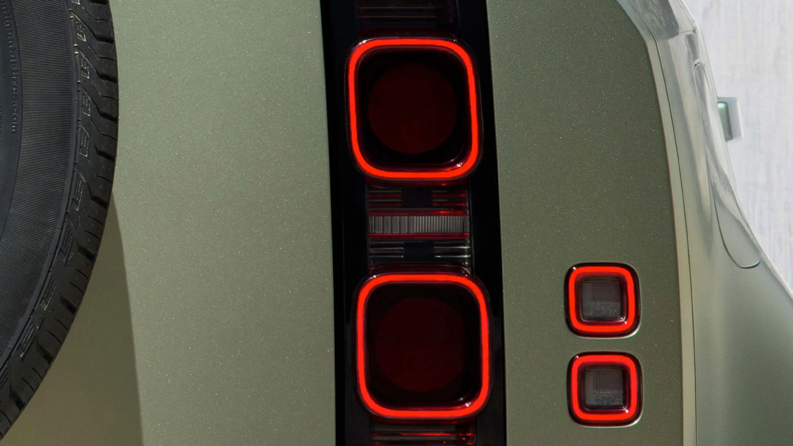 Defender 90 rear brake light detail