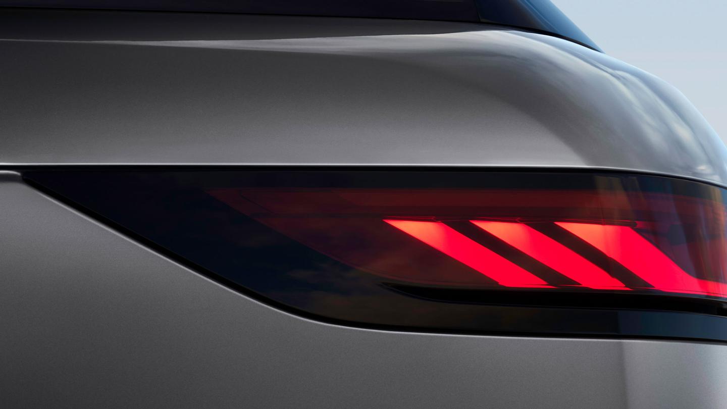 New Range Rover Sport read lights