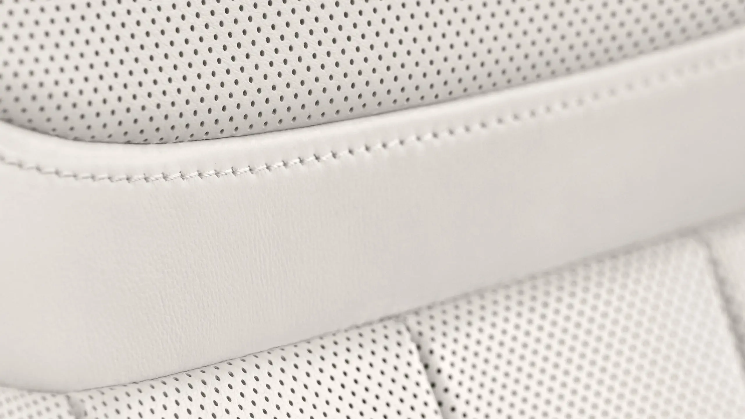 New Range Rover seat details in white