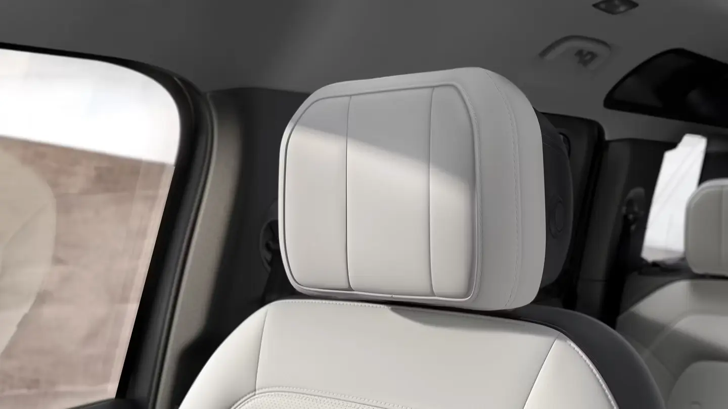 Extreme crop of Defender 100 seat