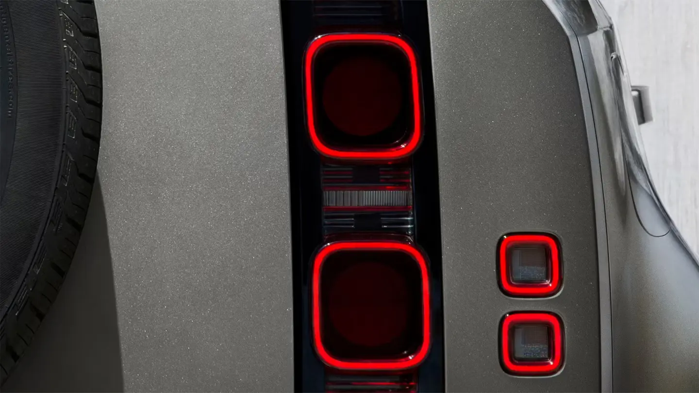 Defender 100 rear brake light detail