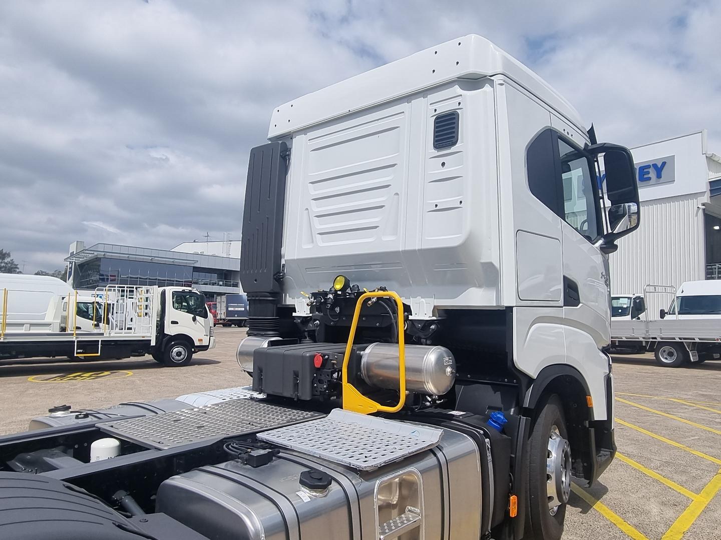 2026 Iveco S-Way AS700 image 12