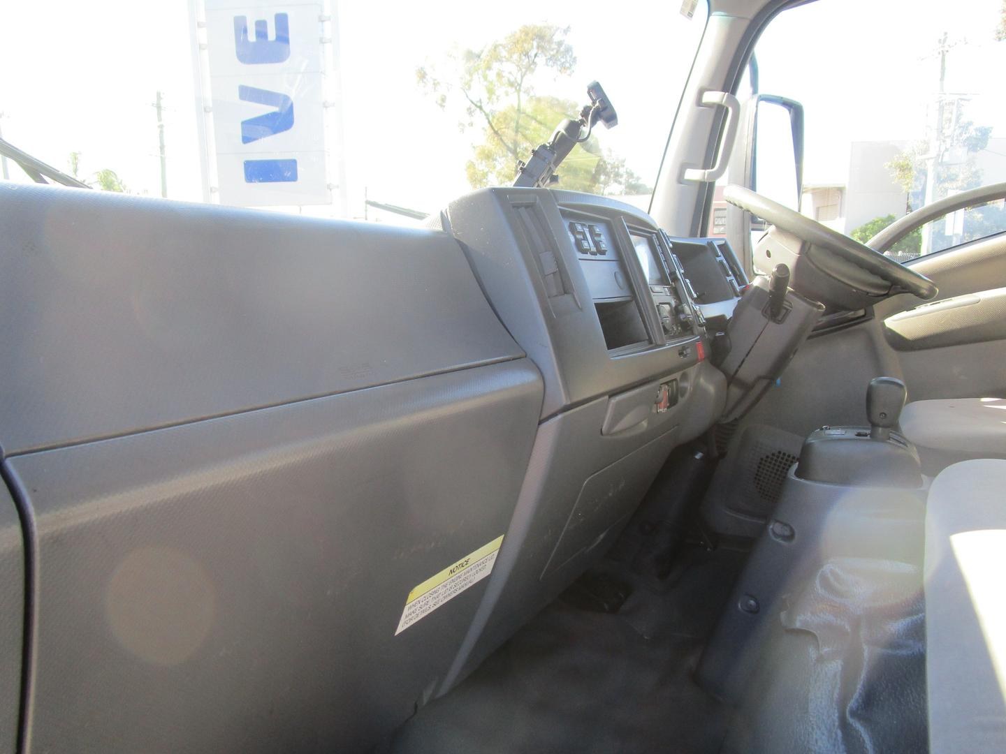 2013 Isuzu N Series NPR 400 Premium image 20