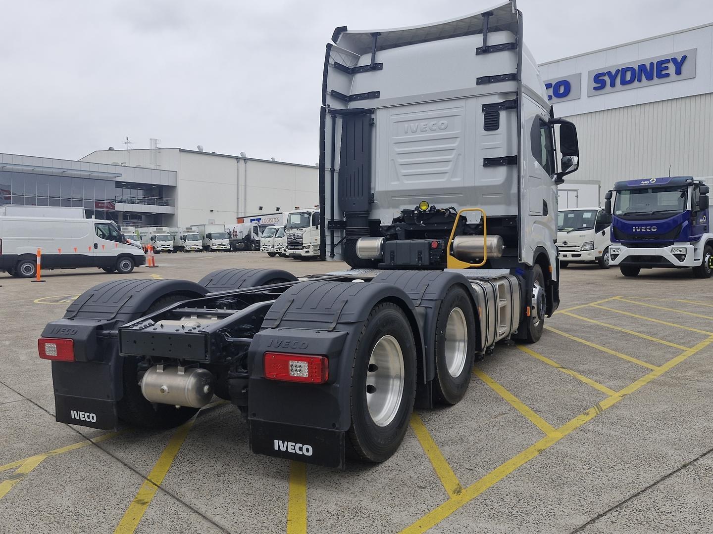2025 Iveco S-Way AS700 image 6