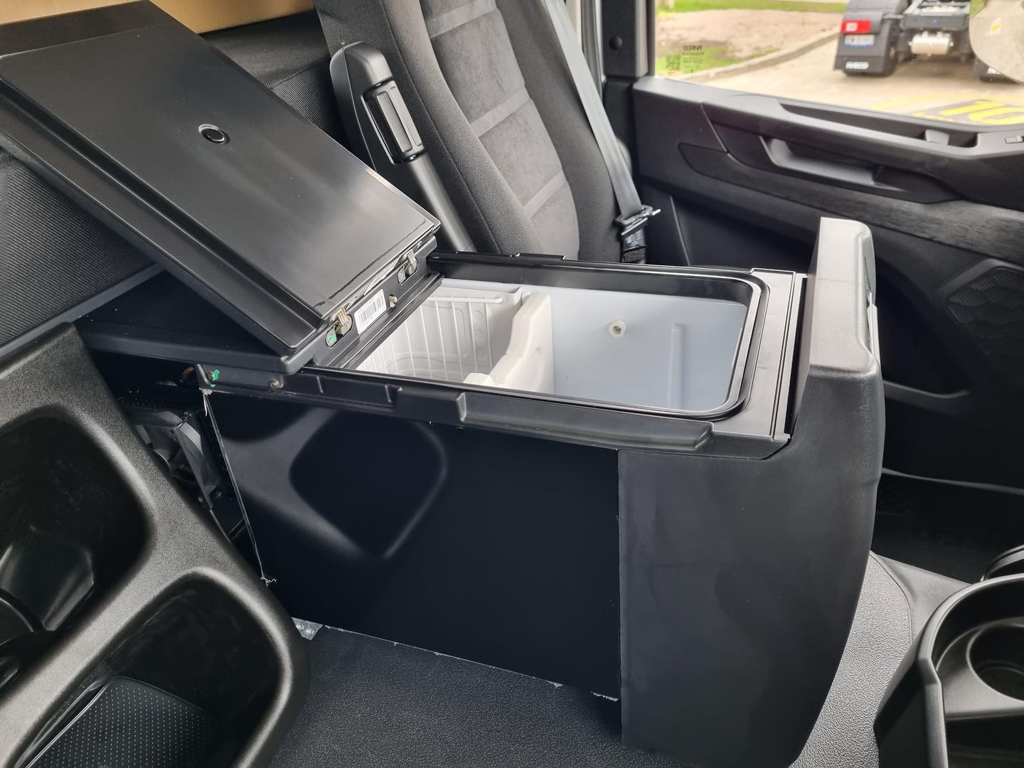 2026 Iveco S-Way AT270 image 14