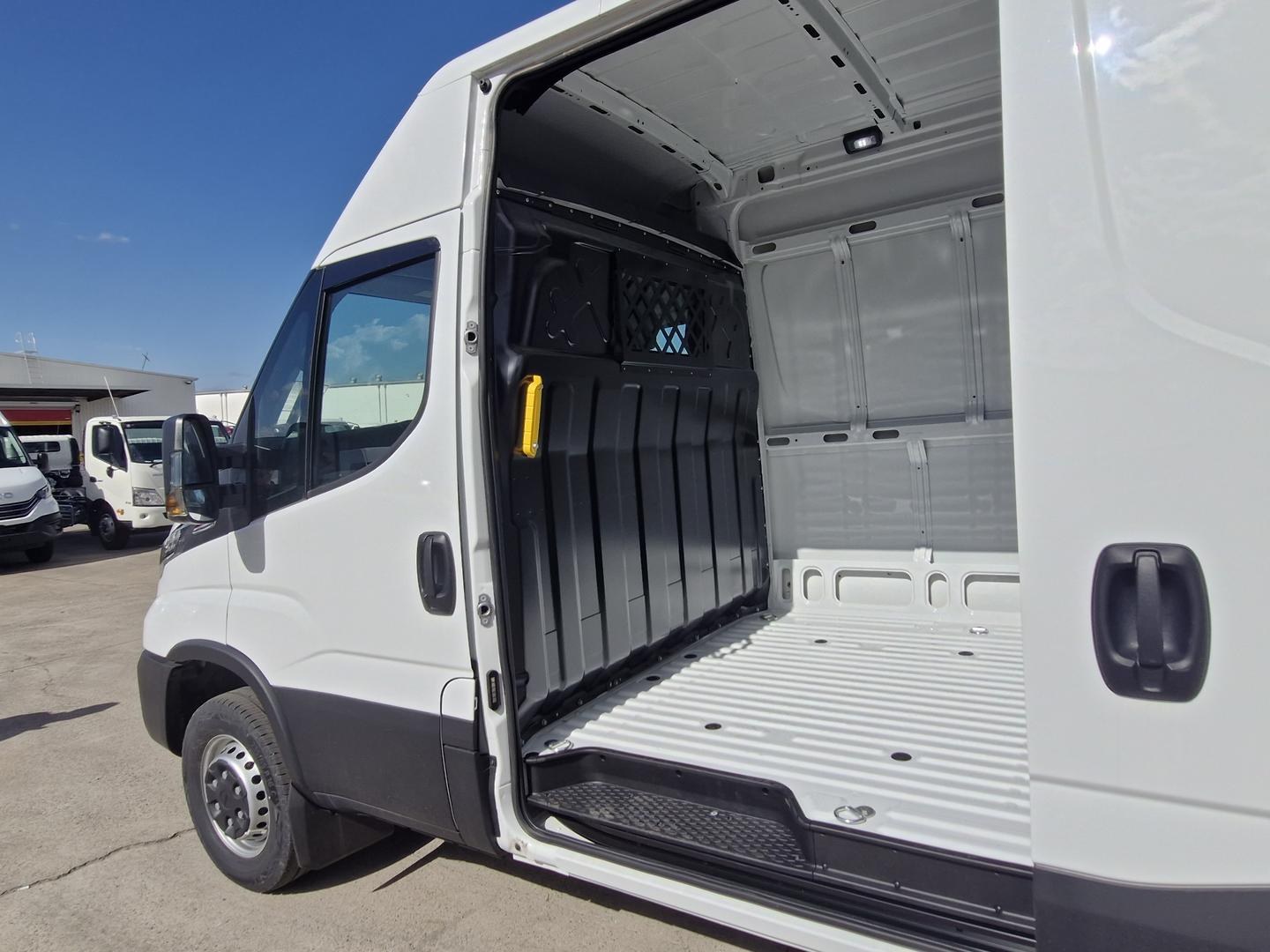 2026 Iveco Daily 42S18V image 12
