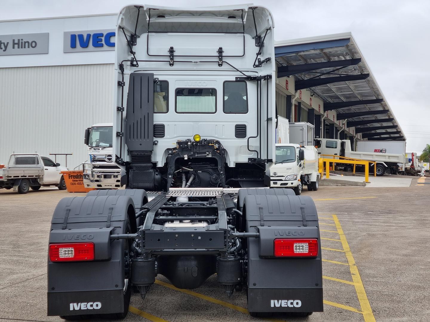 2025 Iveco S-Way AT600 460HP image 7